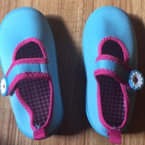 Toddler size 9 Girls MaryJane style Water Shoes